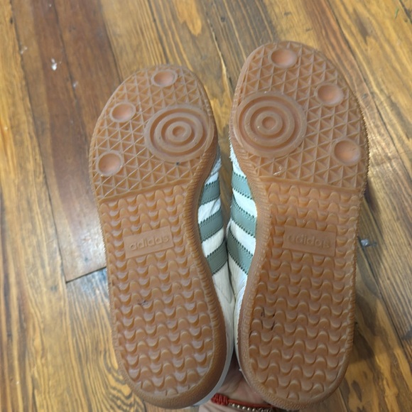 Sambas - Picture 5 of 7